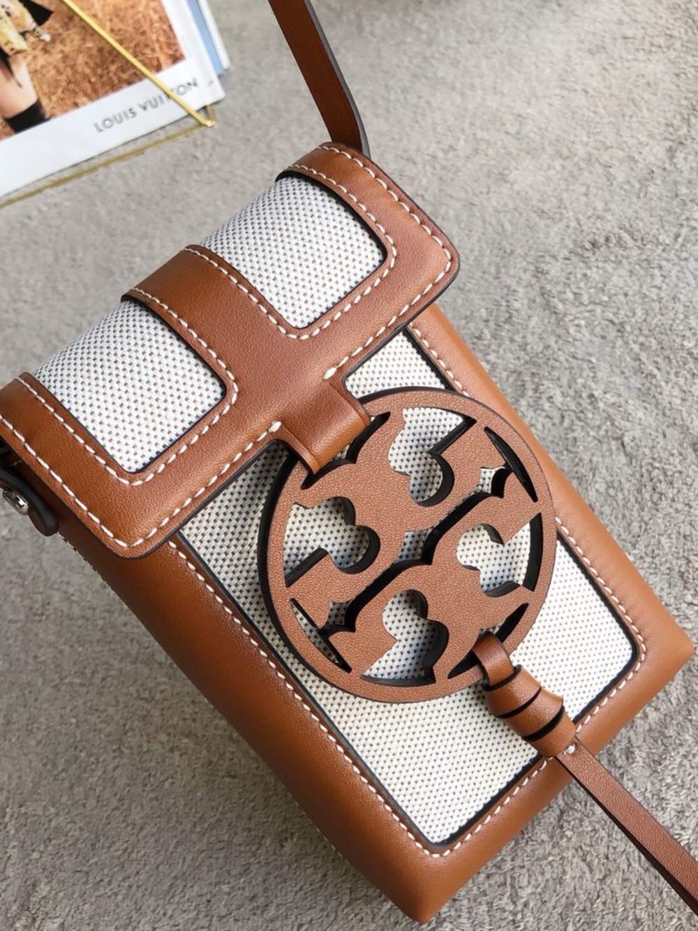 Tory Burch Tan and Cream Logo Cutout Crossbody Bag - Picture 3 of 8